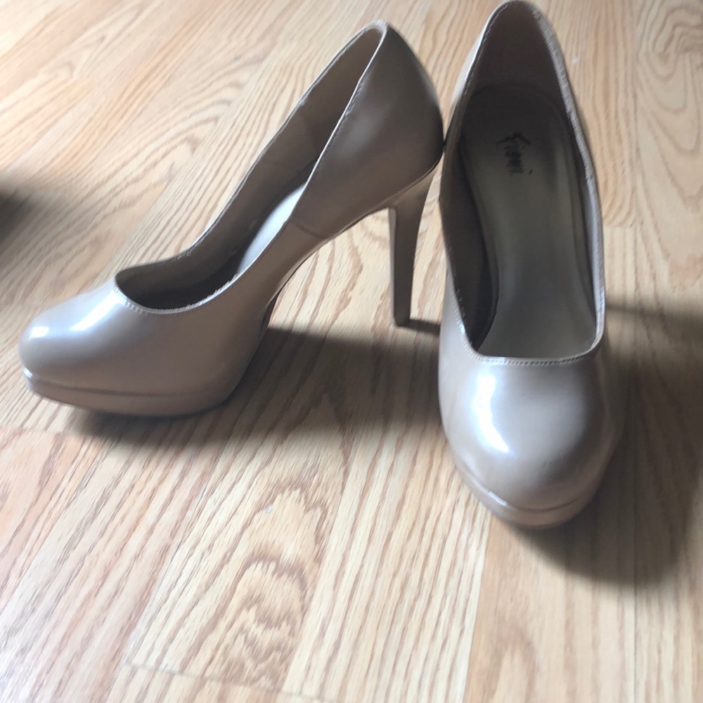 High heels with slight wedge front